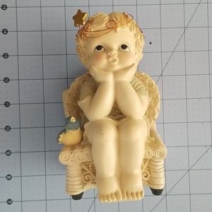 Adorable musical box, angle cherub